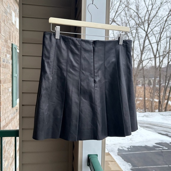 🆕 Antonio Melani Black Genuine Leather Pleated Mini Skirt Size 10 Classic Luxury - Picture 4 of 15